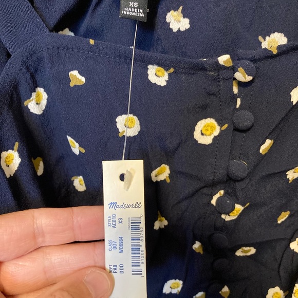 Madewell button-front tie tank in daisy dots - Picture 5 of 6